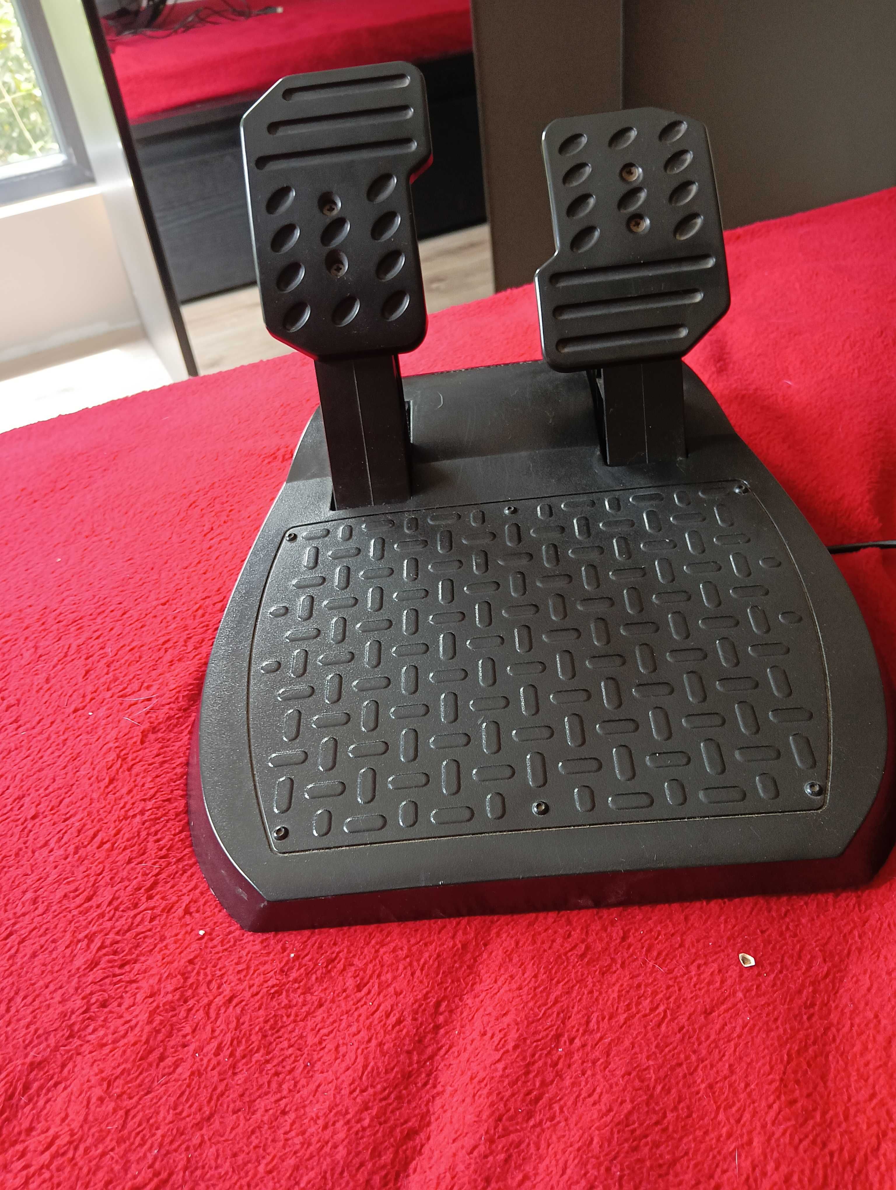 Геймърски волан Thrustmaster Ferrari за PS4/PC
