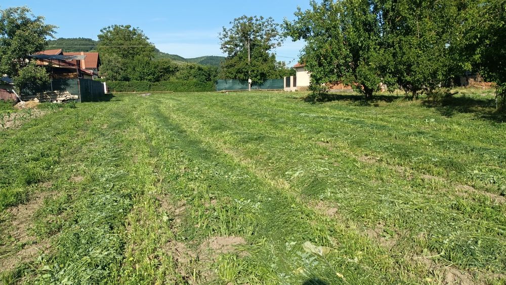 Vând teren intravilan