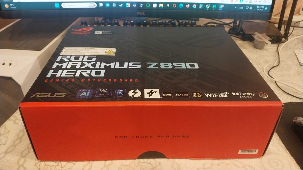 Новая материнская плата ASUS ROG MAXIMUS Z890 HERO. Сокет LGA 1851.