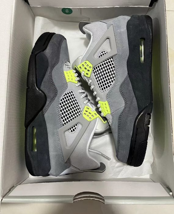 Air Jordan 4 Retro SE 95 Neon
