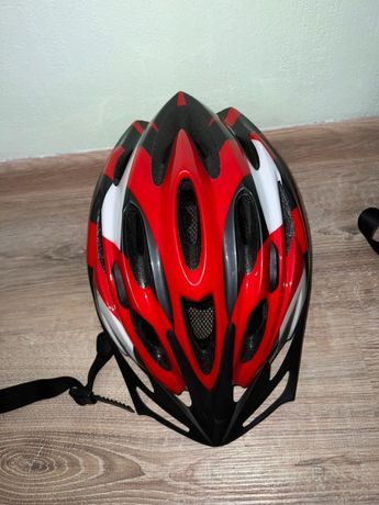 Шлем и перчатки для велоспорта