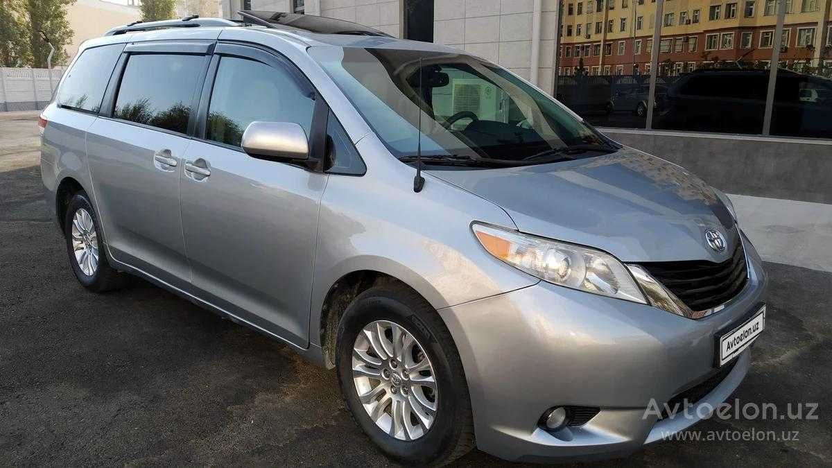 Срочно Продаю TOYOTA Sienna 2011