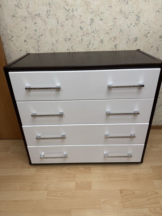 Продам вместительный комод .