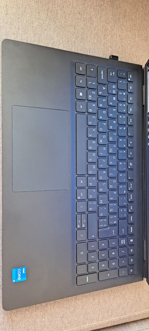 Лаптоп Dell Vostro 3510 i5 16GB
