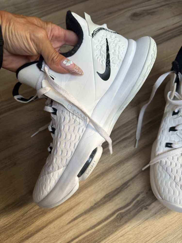 Оригинални маратонки Nike LEBRON WITNESS V! 42,5 н