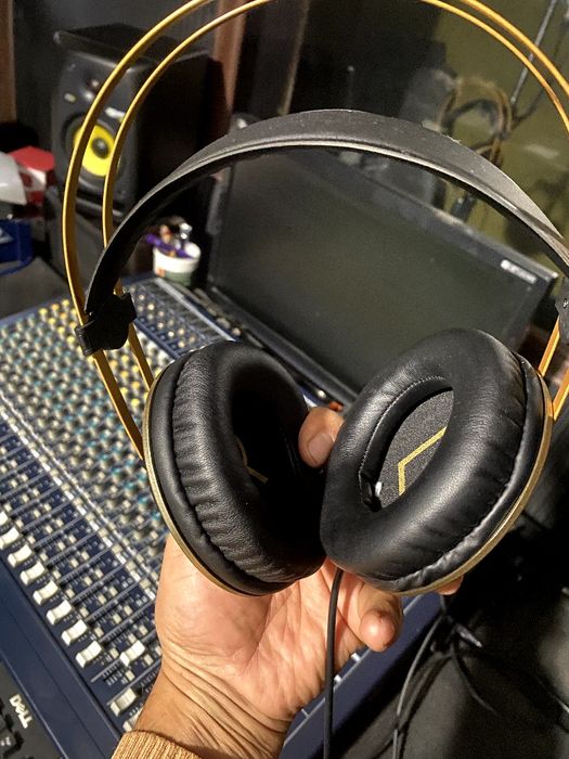 AKG k92 Manitor Studio naushnik Sotiladi