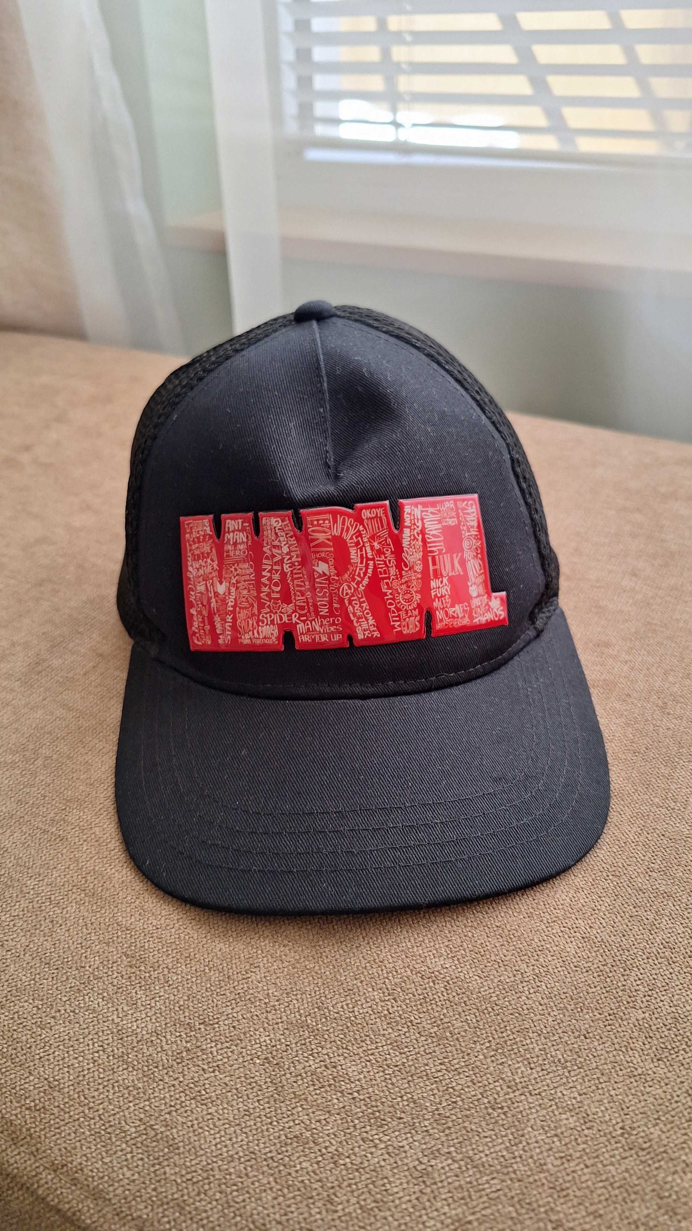 Шапка с козирка Marvel