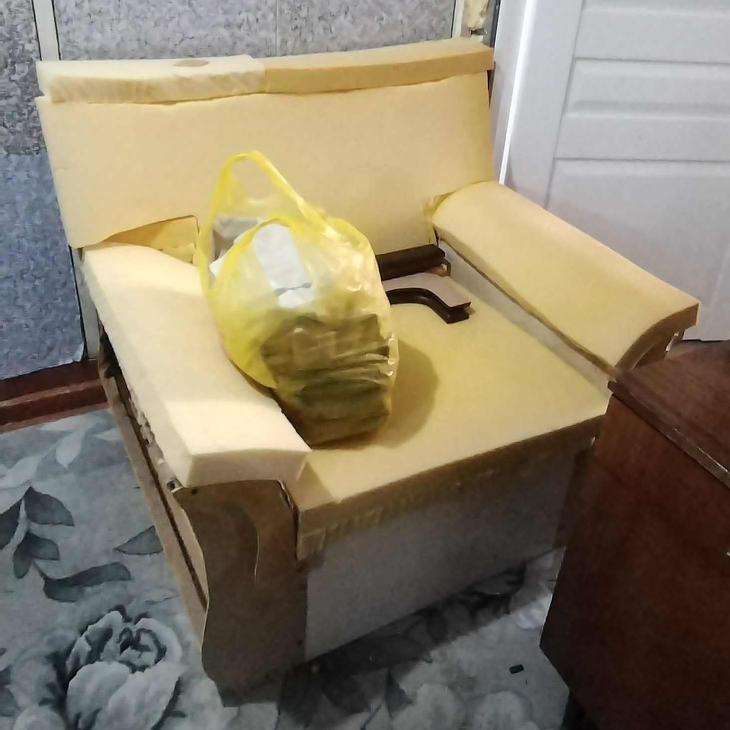 Кресло без обшивки