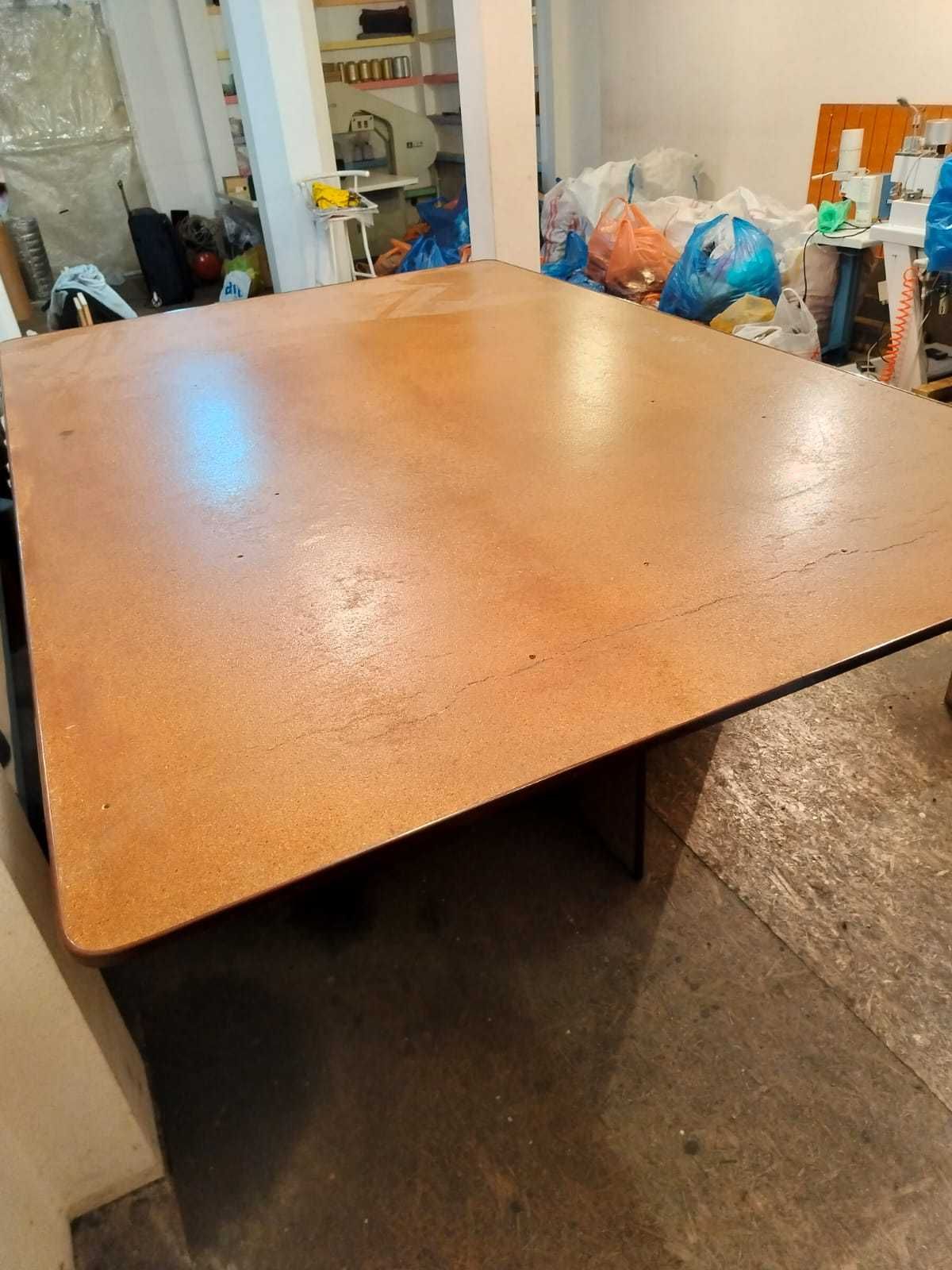 Расскроечный стол большого размера