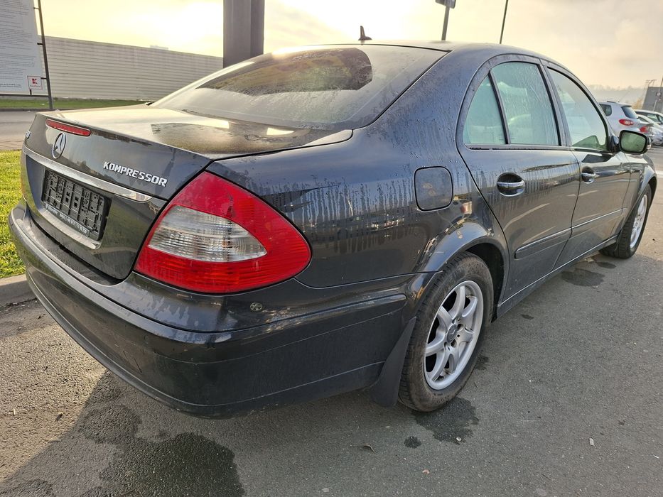 Mercedes benz e200 *w211 facelift * Germania.

E200 kompressor .model