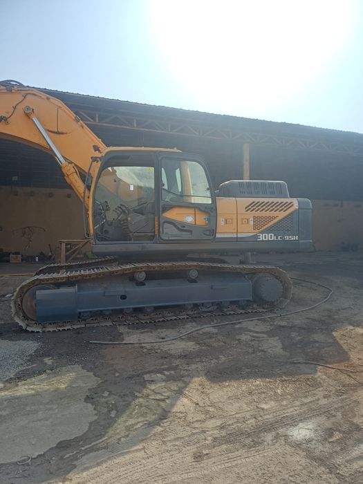 Ekskavator HYUNDAI 300 lc 2014