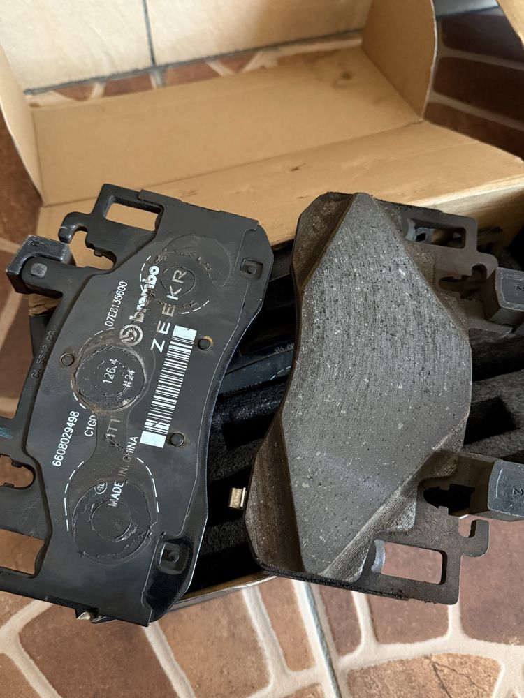 Zeekr 001 тормозные колодки brembo