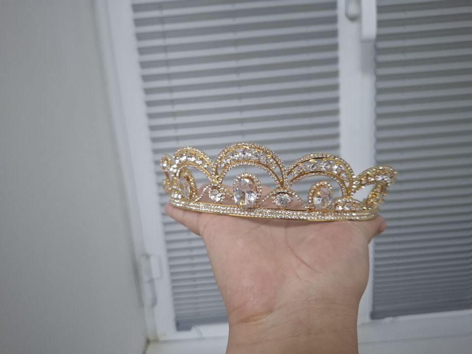 Диадема, Карона, Абадок