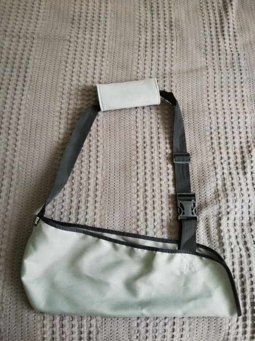 Suport pentru brat imobilizat cu ghips