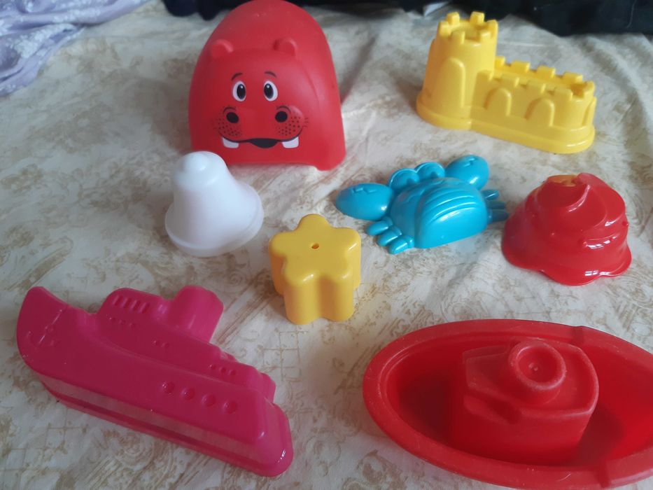 Комплект: Фигурки за пясъчни фигури+Коте за правене на сапунени балони