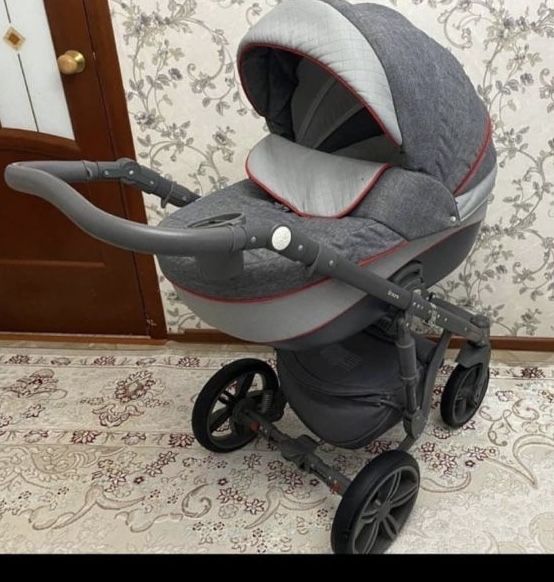 Продам детский комбинезон зимний, коляску, стульчик для кормления