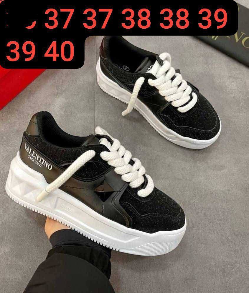 Adidași la oferta