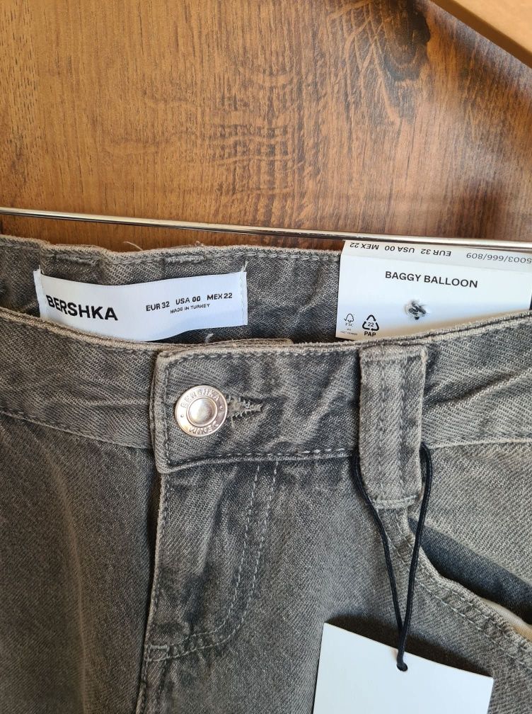 Комплект Baggy Balloon дънки и бяла тениска Bershka, нови