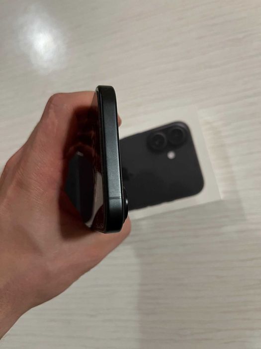 Iphone 16 с гаранция към Apple до Май 2026.