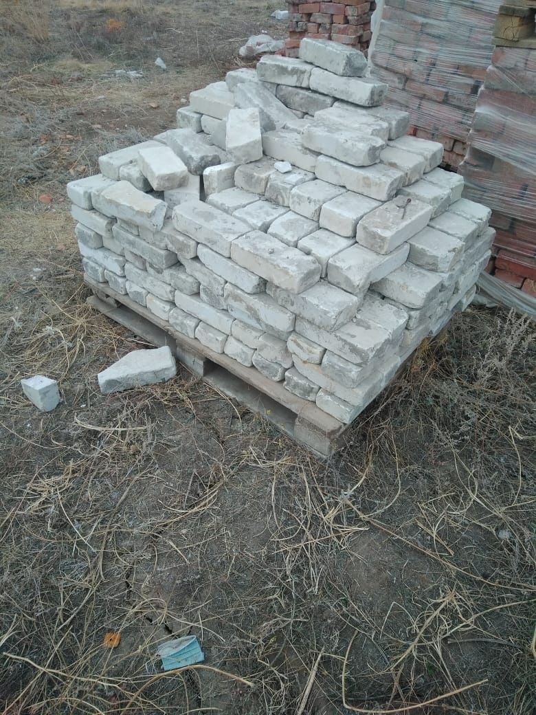 Продам  кирпич  полуторка