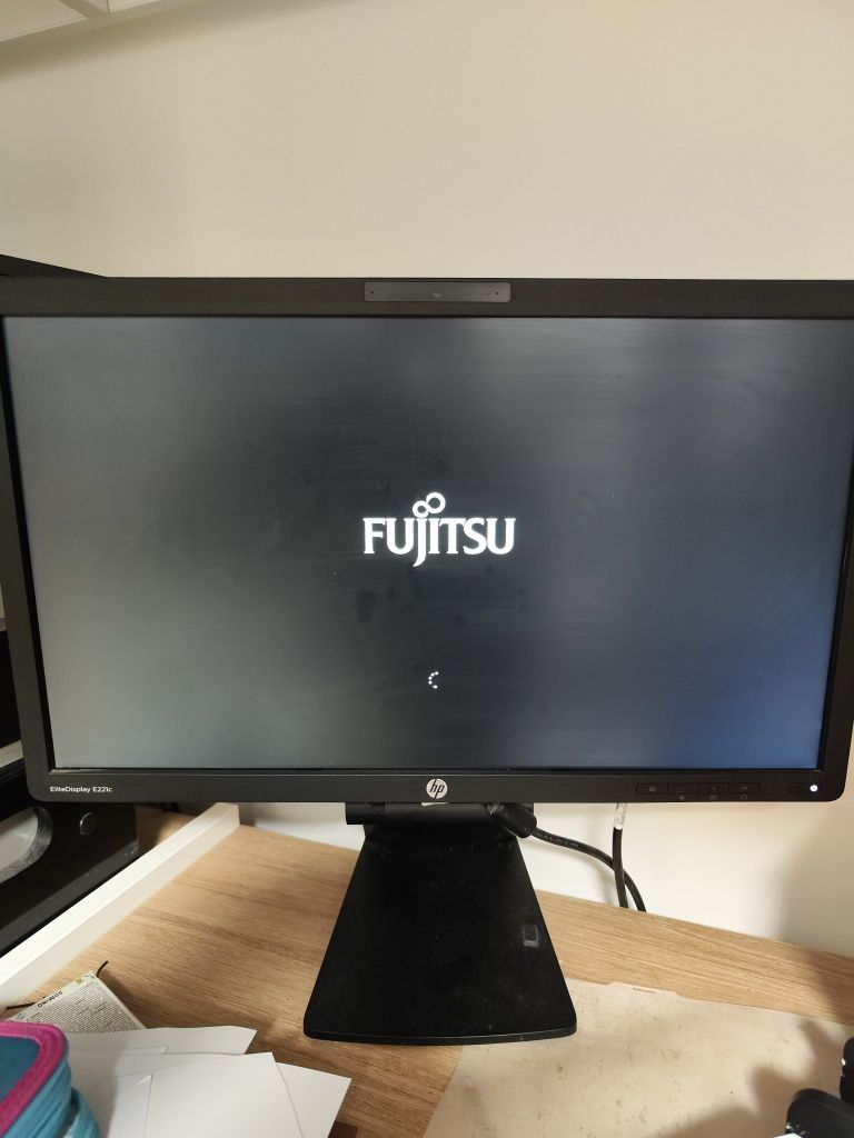 Настолен компютър Fujitsu i5-6400 CP + монитор HP
