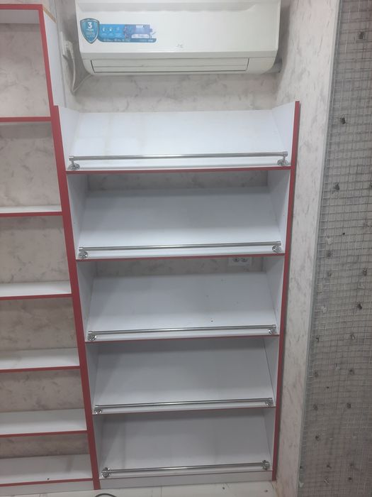 Magazin uchun polkalar, yangiday