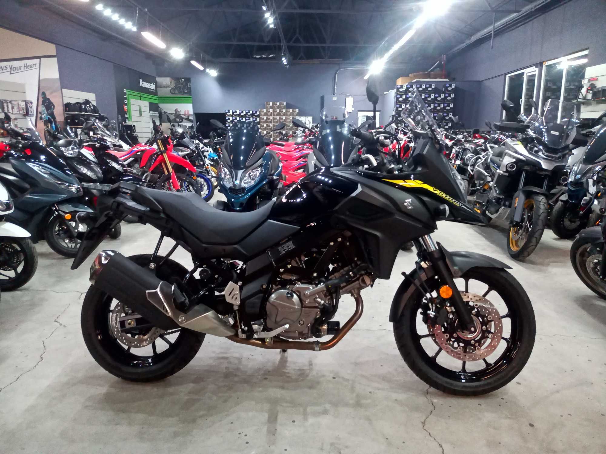 Suzuki DL650A V-Strom M4