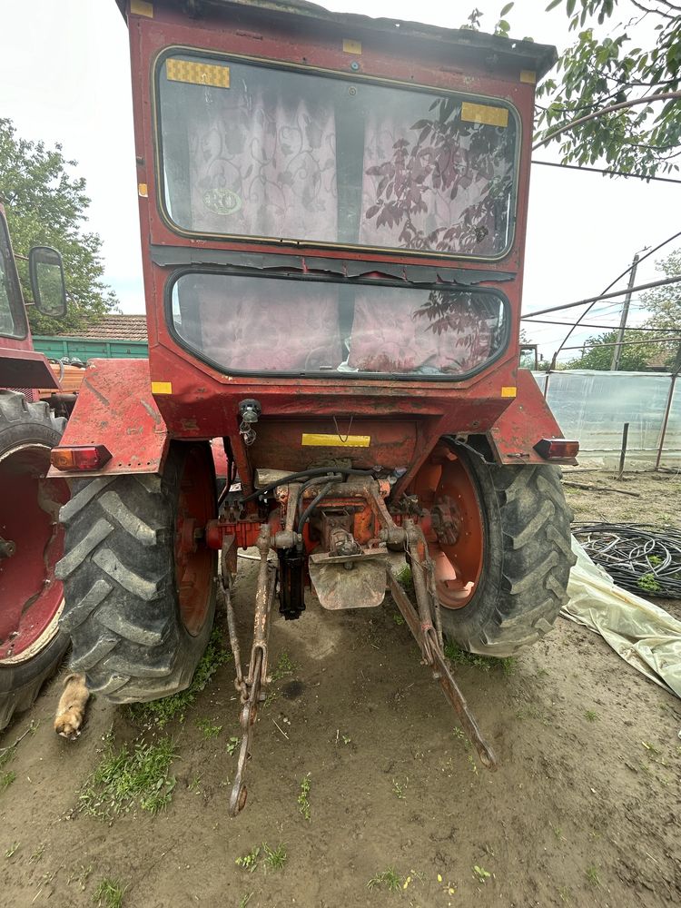 Tractor de vinzare  U 650  mai multe detalii in privat