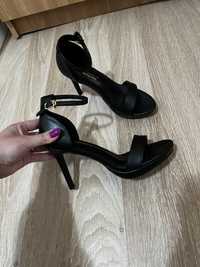 Sandale negre noi