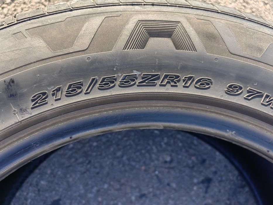 Vand 4 anvelope 215/55/R16 de vara !
