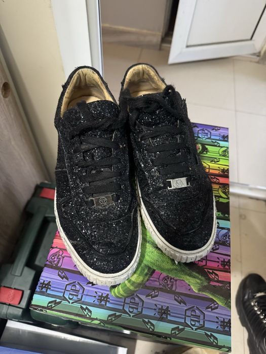 Balenciaga . Yamamoto.dsquared.philip plane .Adidas eayzzy