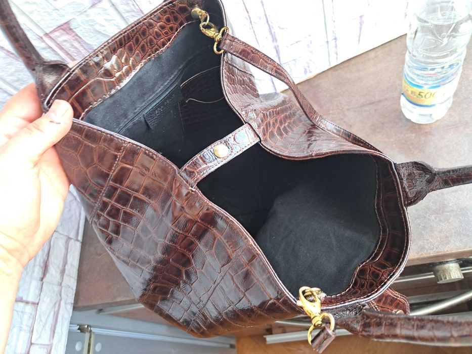дамска чанта,кафява лачена чанта-естествена кожа тип крокодилска