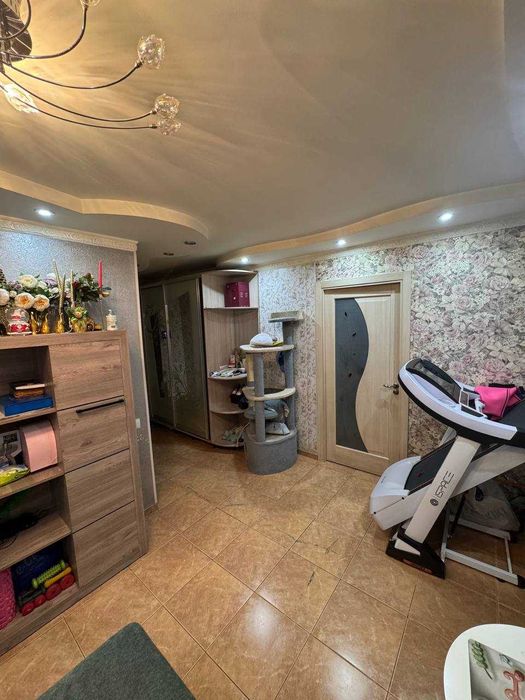 Чиланзар-4. Кирпичный дом. 2\4\4. Евро, метро Мирзо Улугбек. TL