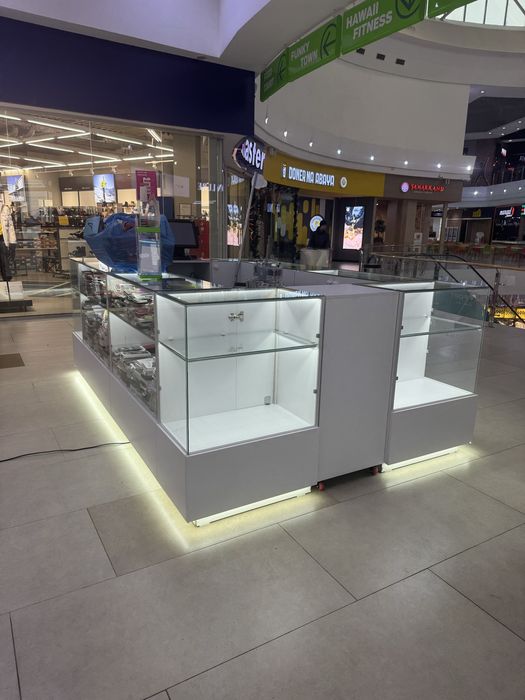 Витрины и торговые островки на заказ