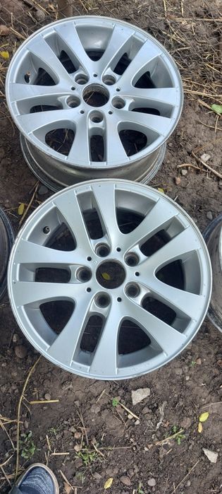 Vand jante bmw,nu am capacele din mijloc