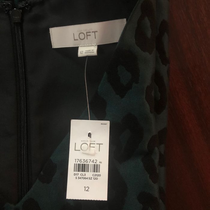 Rochie fără mâneci semicaptusita