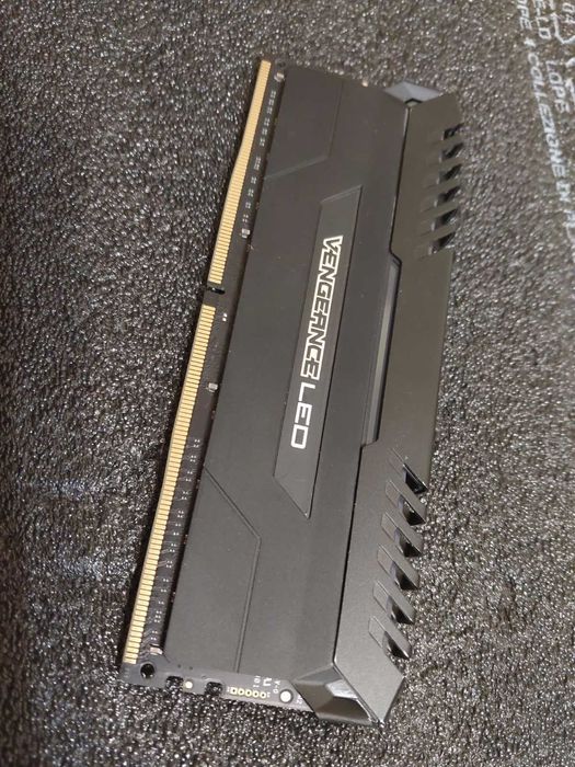 16GB 3200Mhz CL16 - Corsair Vengance RGB PRO