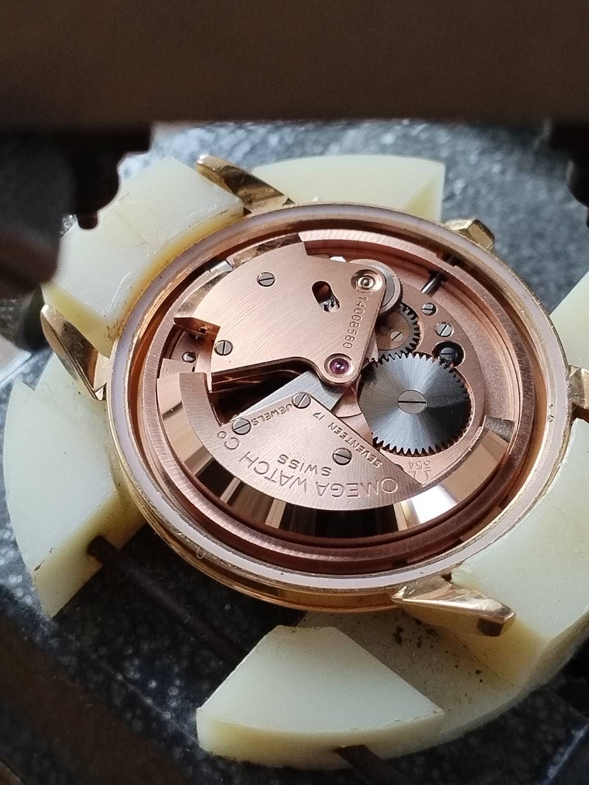 Omega Tresor Омега 18к златен часовник от 1954г