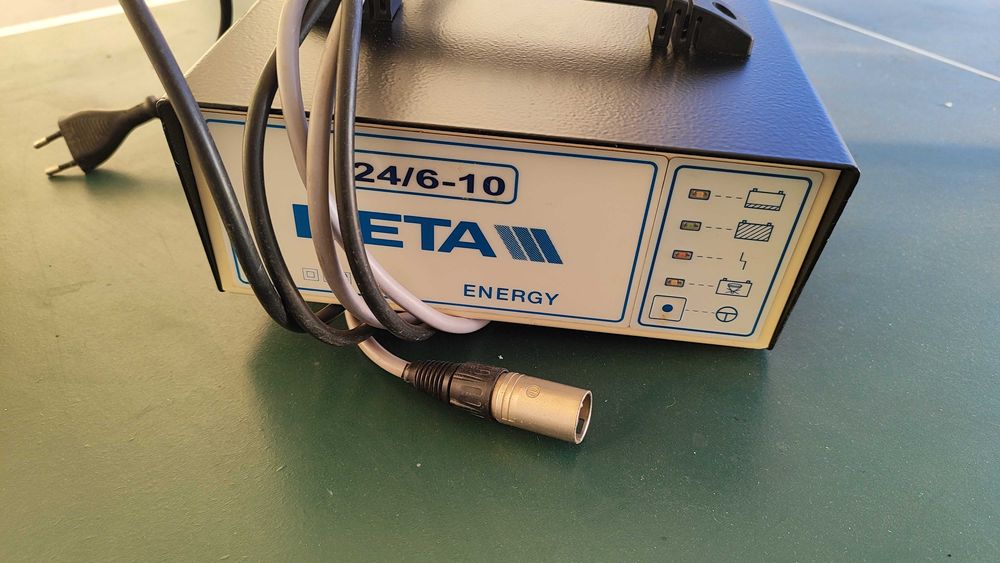 Интелигентно умно зарядно за инвалидни и пазарски колички 24в/6/8А