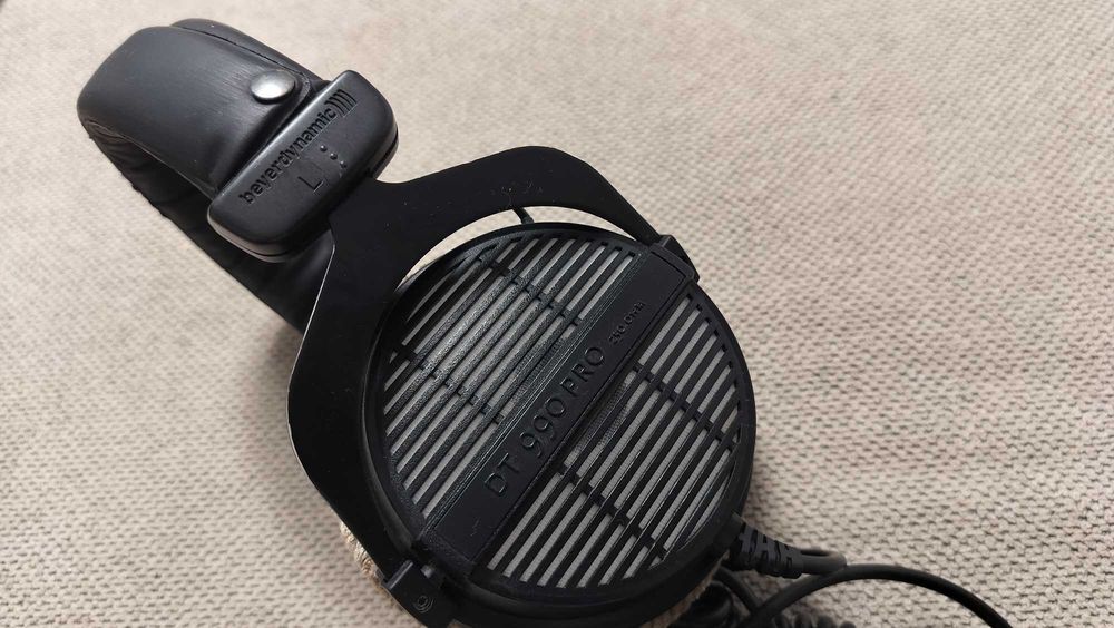 Casti Hi-Fi Beyerdynamic DT 990 PRO 250 Ohm Open Studio Monitoring