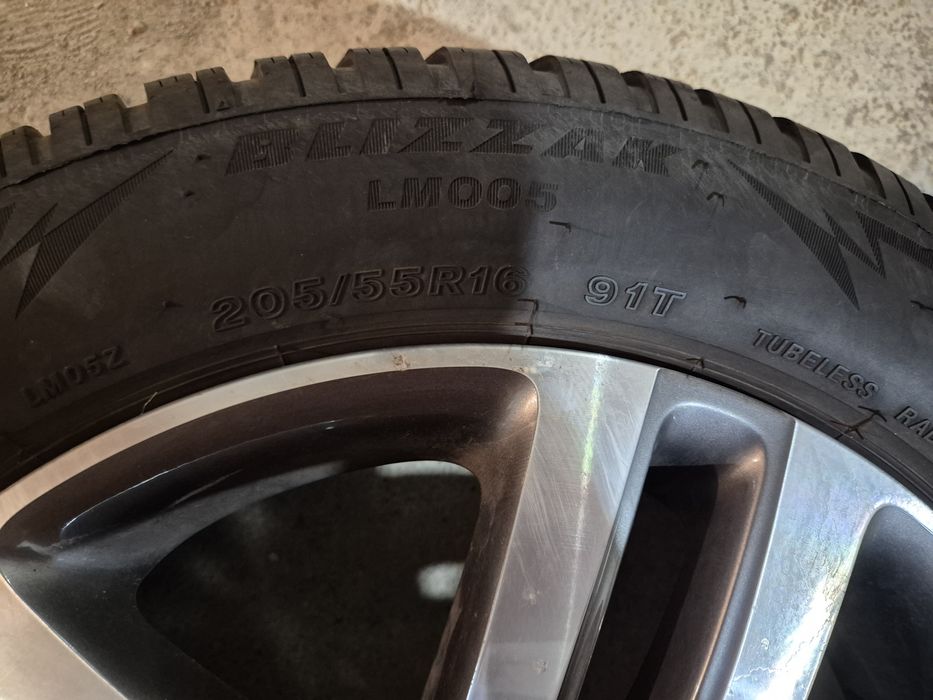 Комплект зимни Bridgestone Blizzak LM005 R16 с джанти VW