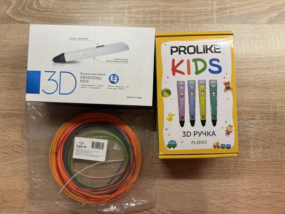 3D ручка делает объмные винуов из пластика, работает, есть стержни