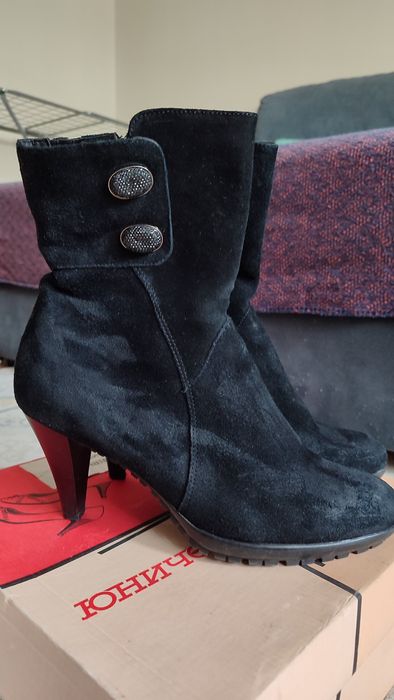 Продам Сапожки женские