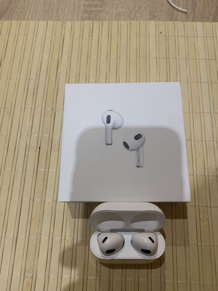 Продавам Apple AirPods 3