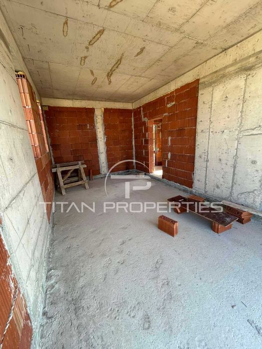 Двуетажна къща в Марково