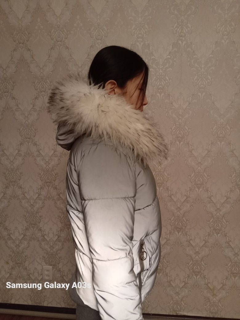 Продам зимние куртку