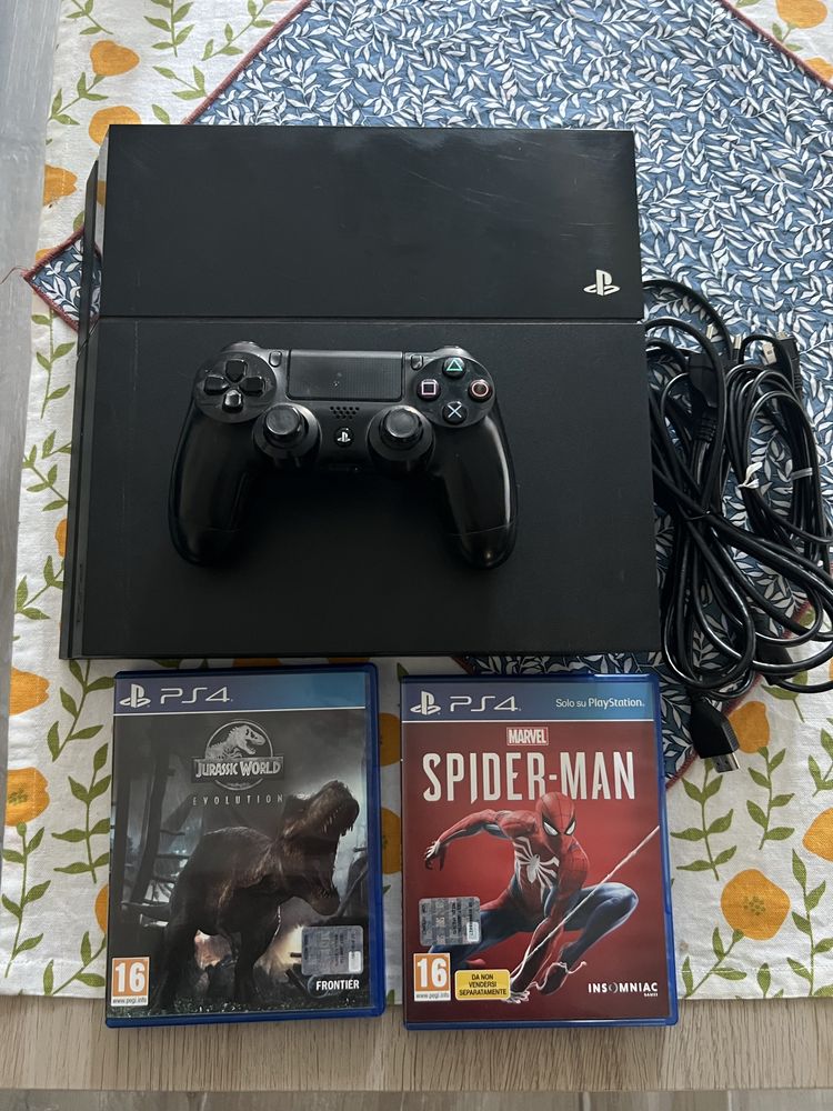 PS4 400GB + 2 jocuri CD