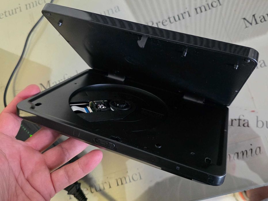 Dvd player portabil Lenco - 9 inch cu usb ,card,mp3,divx video