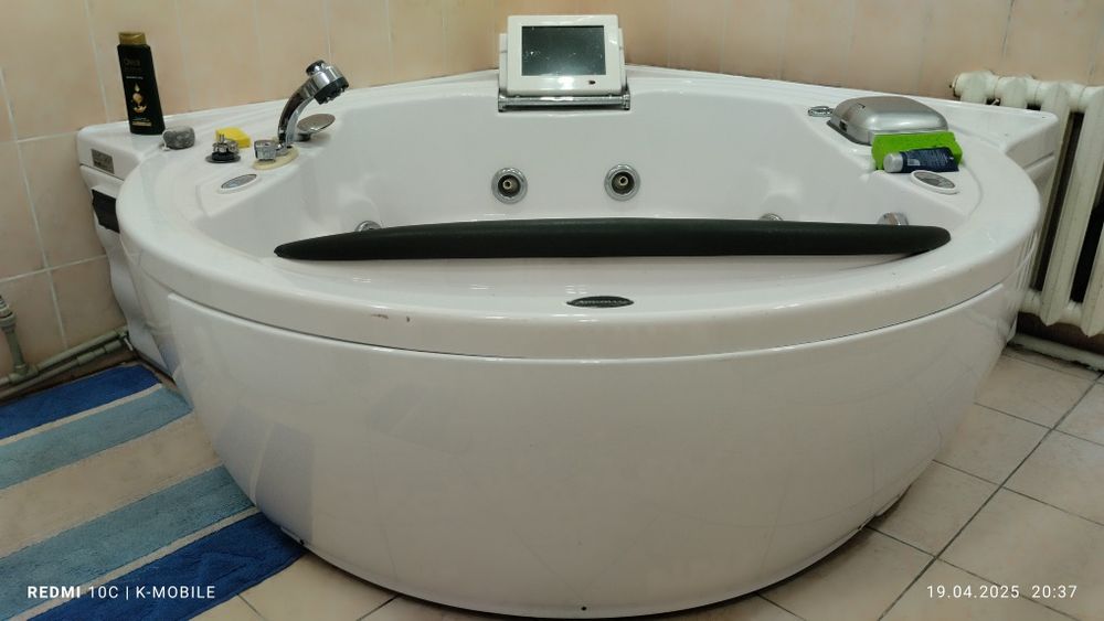 Продам Джакузи с телевизором