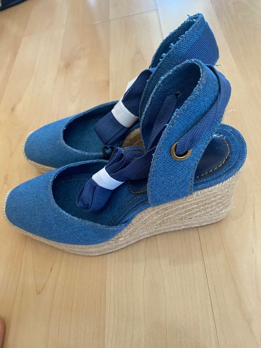 Сандали чисто нови с етикет 37 номер